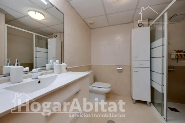 PRECIOSO ÁTICO CON DOS TERRAZAS, GARAJE Y PISCINA JUNTO AL MAR — 44