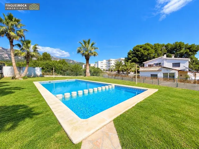 En Urbanizacion Serramar, Apartamento Esquinero, de 2 Dormitorios, Baño Completo, Terraza de 12 m2, Vistas Despejadas — 2