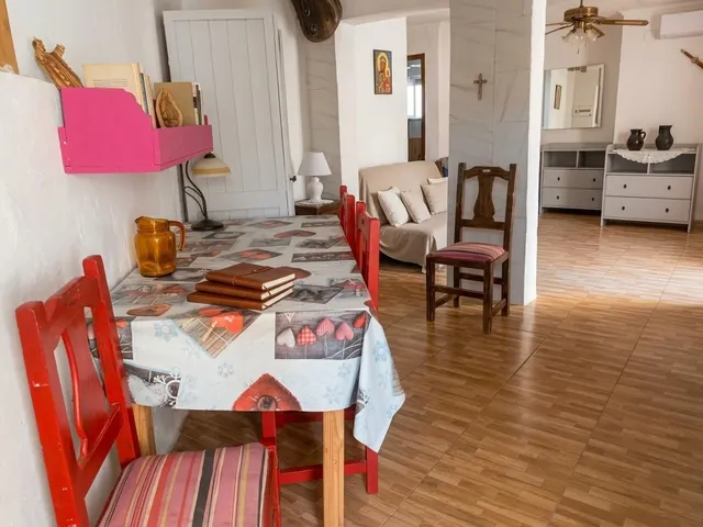 Tu refugio mediterráneo frente a la laguna rosa: un bungalow con amplio patio y muchas posibilidades — 11