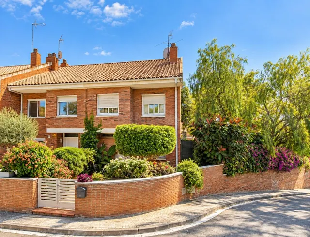 Casa con jardín y piscina en Premià de Dalt