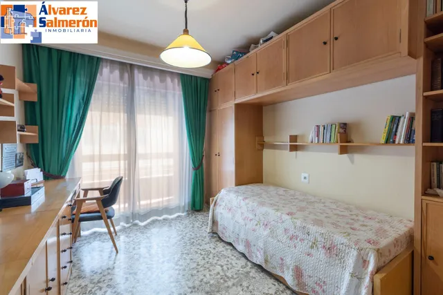 Amplia vivienda en pleno centro de Granada — 25