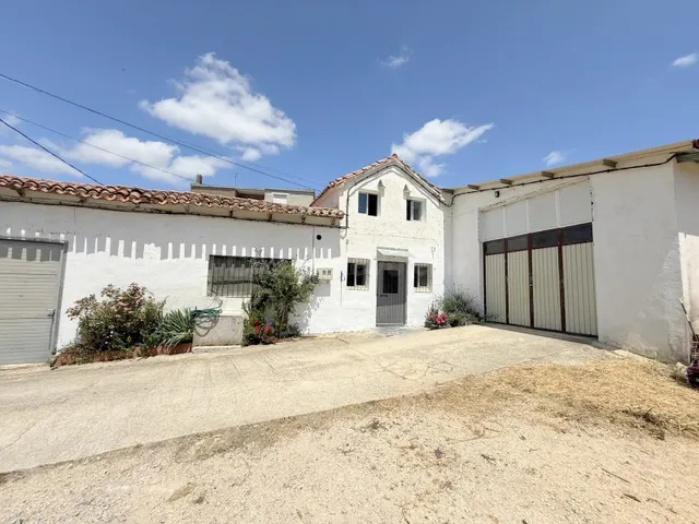 Finca con Nave y vivienda en Bearin