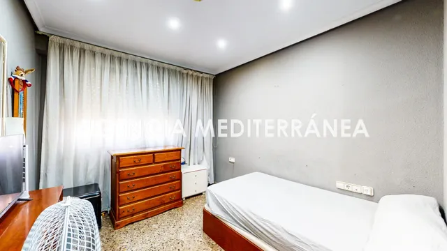 Piso en venta en Torrent, con tres habitaciones y dos baños. — 31