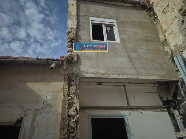CASA CÉNTRICA EN NOVELDA PARA REFORMAR — 2