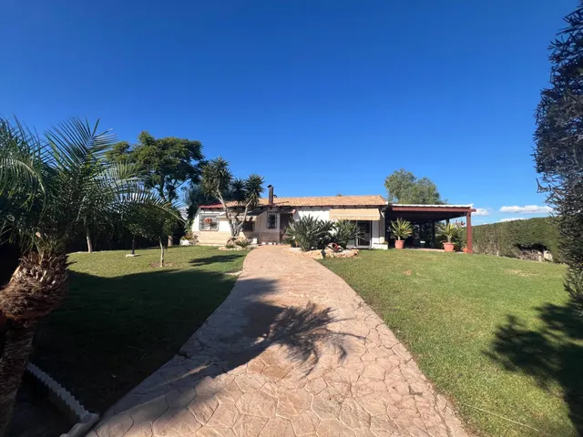 Una casa rural verdaderamente especial: privada, acogedora y perfectamente conectada tanto con el pueblo como con la costa. Bienvenido a un lugar dondela paz, el espacio y la naturaleza se fusionan — 7