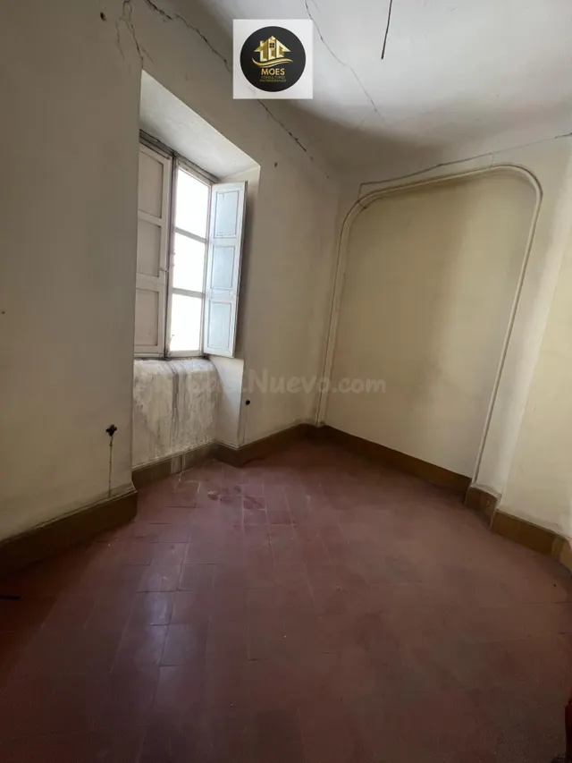 Casa Amplia en Linares con 5 Habitaciones y Terraza Privada - foto 3