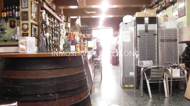 VENTA EMBLEMATICO LOCAL CON POSIBILIDAD DE VIVIENDA — 2