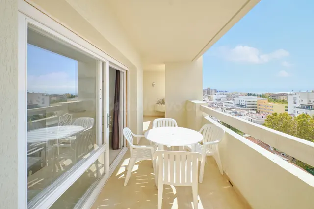 Amplio piso en el centro de Marbella – con vistas al mar y a - foto 2