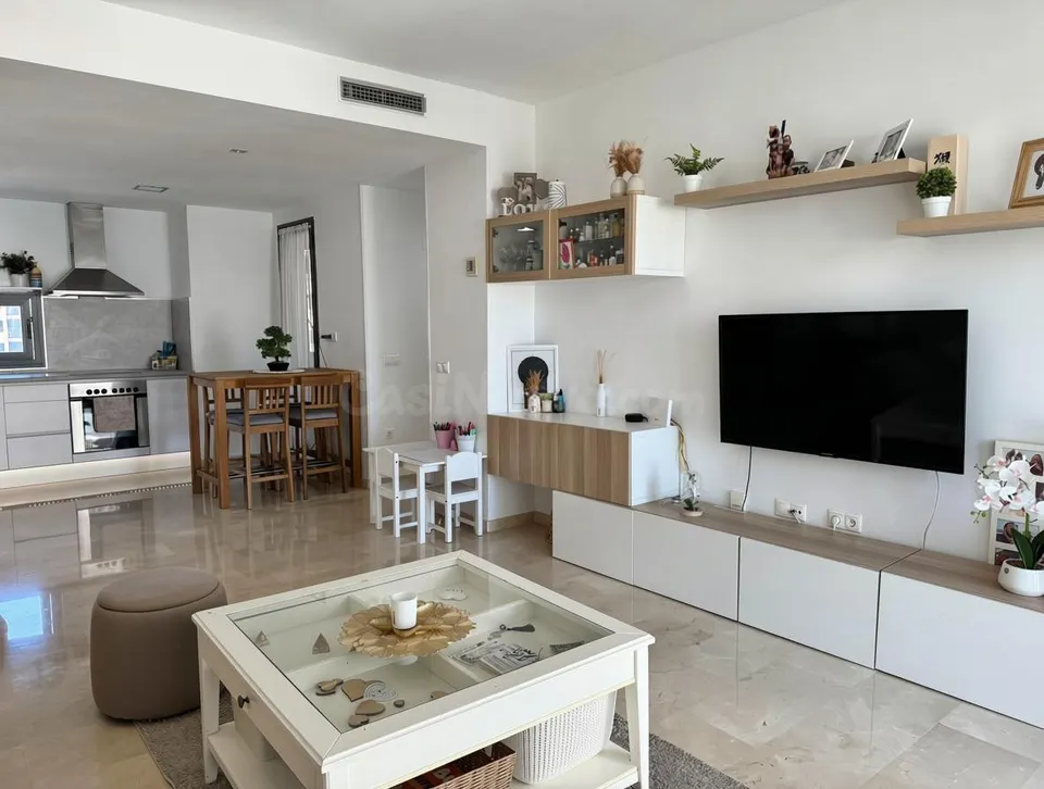 Piso de esquina en planta alta con terraza, garaje y trastero en La Cala de Villajoyosa