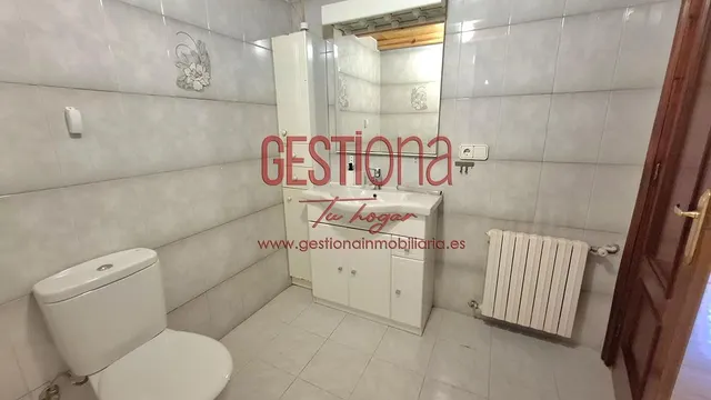 CASA COMPLETAMENTE REFORMADA EN ARENAS DE IGUÑA. — 30