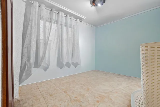 Amplio apartamento de 4 dormitorios a pocos pasos de la Playa del Acequión, Torrevieja — 13