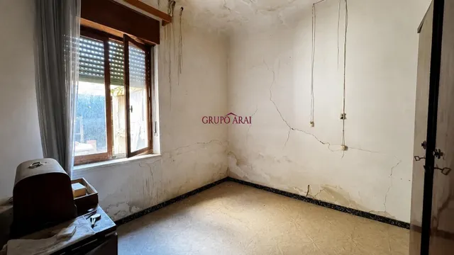 AMPLIA CASA CON 4 habitaciones, PATIO Y TERRAZA PARA REFORMAR EN ASPE. — 16