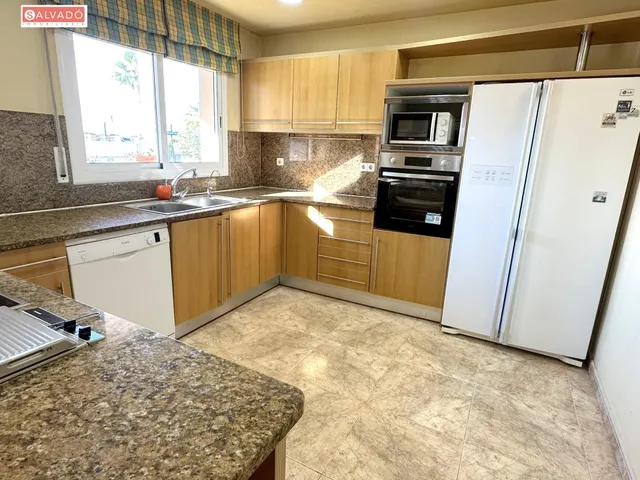 ¡CHALET ESQUINERO CON PISCINA PRIVADA Y VISTAS AL MAR EN EL MAS MEL! — 11