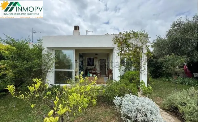 CHALET PAREADO DE UNA SOLA PLANTA CON JARDÍN, A POCOS MINUTO - foto 4
