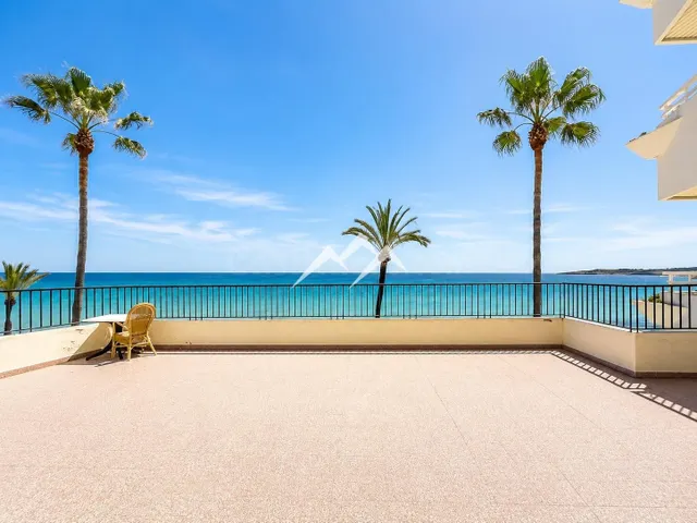 Edificio en primera línea de mar en zona costera de Mallorca - foto 3