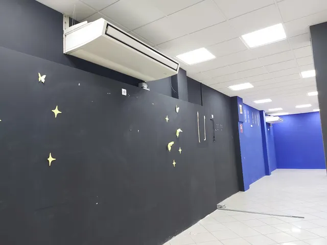 Urbis te ofrece un local comercial en la zona de San Cristóbal. — 5