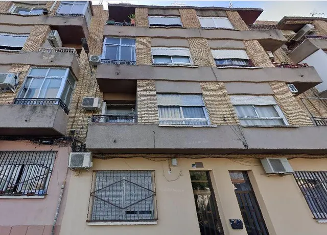 Se vende almacén OKUPADO en C/SANT LLUIS BERTRAN 55 de Torre