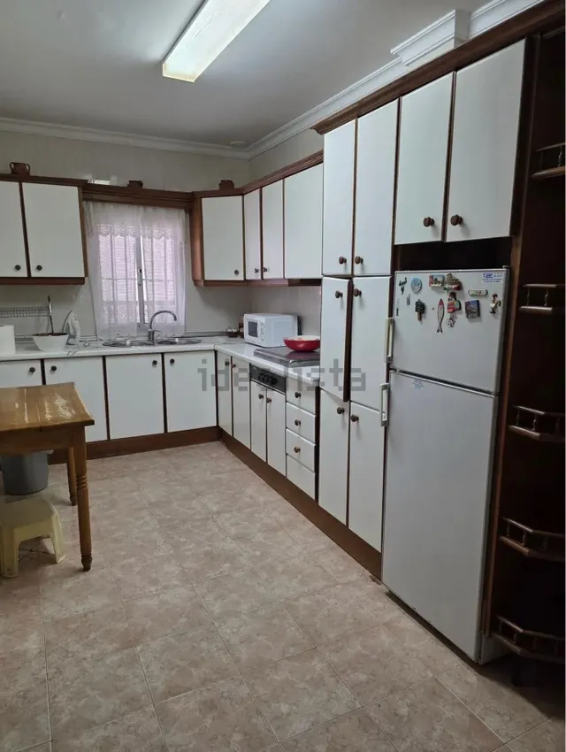 CASA DE PUEBLO EN VENTA – AMPLIA, CÓMODA Y CON GARAJE — 10