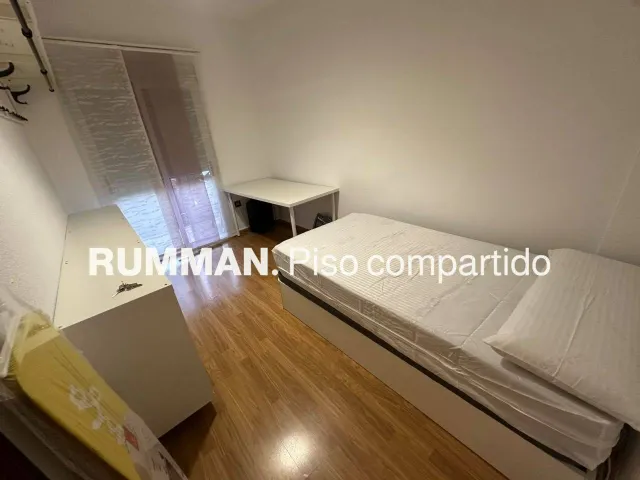 EST / TRAB. Piso de TRES dormitorios, zona Jardines del Triunfo — 21