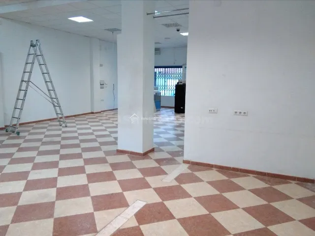 Se vende magnifico local en la zona de Residencial Gredos - foto 2