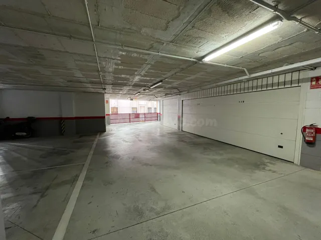 Plaza de garaje cabinada en venta en Benidorm, centro. - foto 2