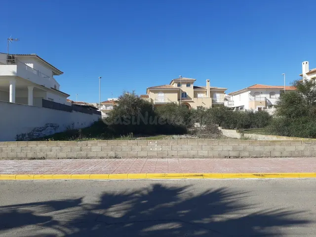 EXCLUSIVA PARCELA FRENTE AL MAR - foto 4