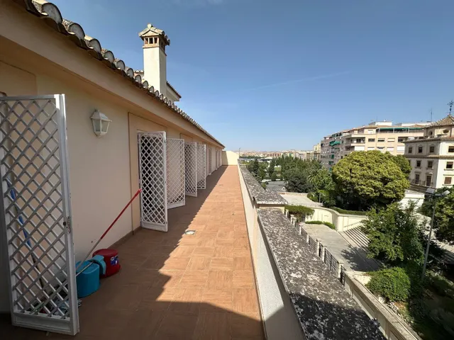 AMPLIO PISO DE 200 M2 EN ALQUILER – GRANADA — 8