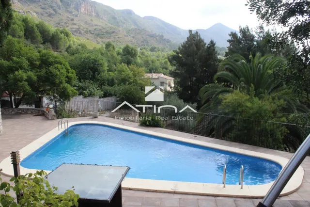 Chalet todeado de naturaleza y vistas abiertas a la Montaña 
