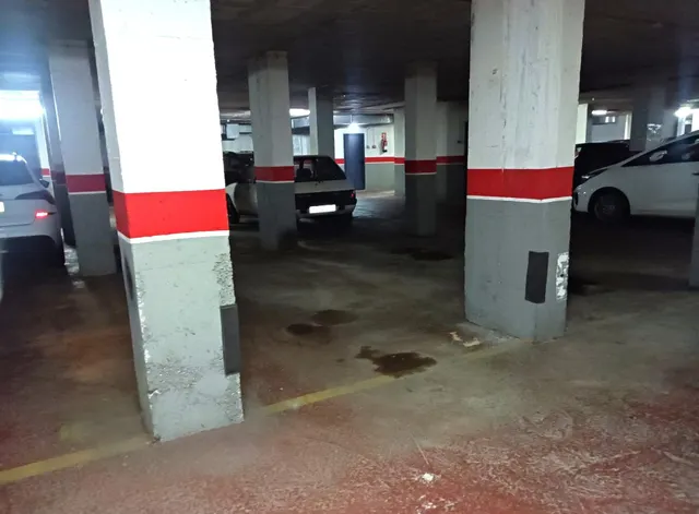 PLAZA DE PARQUING PARA COCHE MEDIANO /PEQUEÑO — 8
