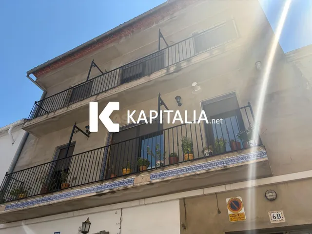 ¡Amplia casa en VENTA en Llutxent con garaje, balcón y un si - foto 2