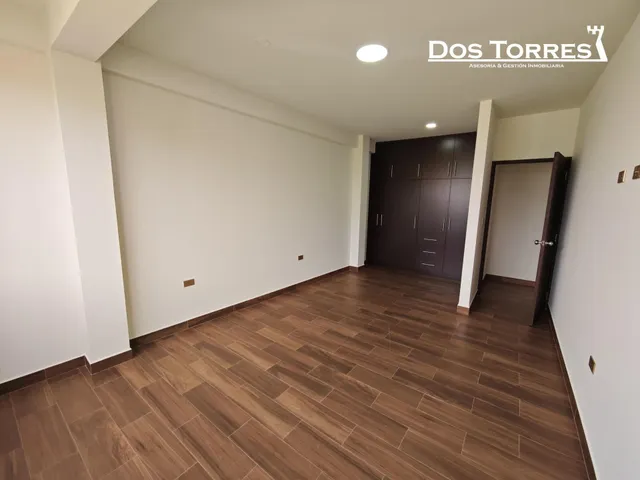 $us.- 129.500 Amplia casa nueva a estrenar, con 4 dormitorios, próximo a 4 esquinas. — 38