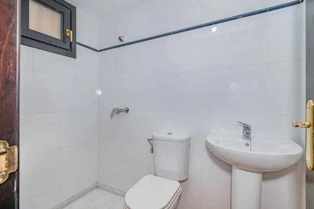 PISO CENTRICO EN LA ZUBIA — 24