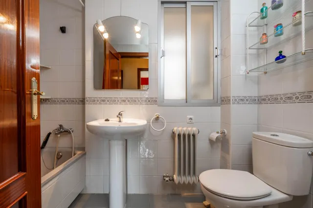 PISO DE 3 DORMITORIOS Y 2 BAÑOS CON PISCINA, GARAJE Y TERRAZA CON VISTAS DESPEJADAS EN PARQUE NUEVA GRANADA. — 37