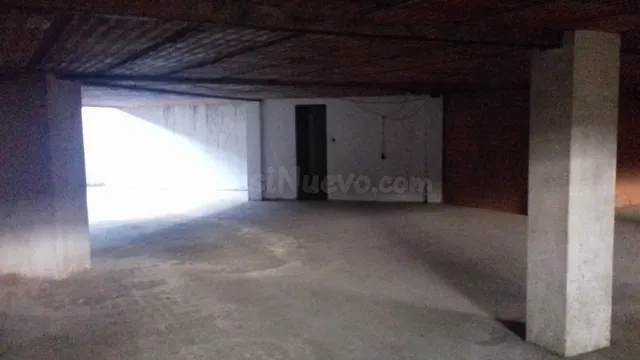 LOCAL COMERCIAL DE 430 M2 EN PONTEPEDRIÑA - foto 4