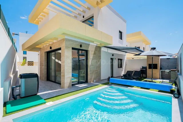 VILLA DE 3 habitaciones Y 2 BAÑOS CON PISCINA EN LOS MONTESI - foto 2