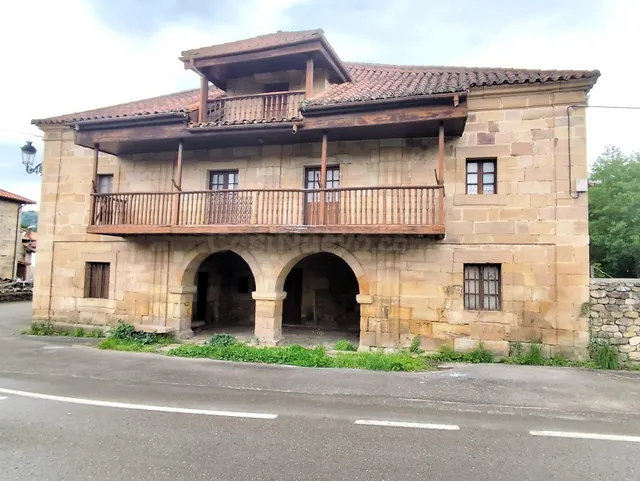 Casona de piedra en Saro - foto 2