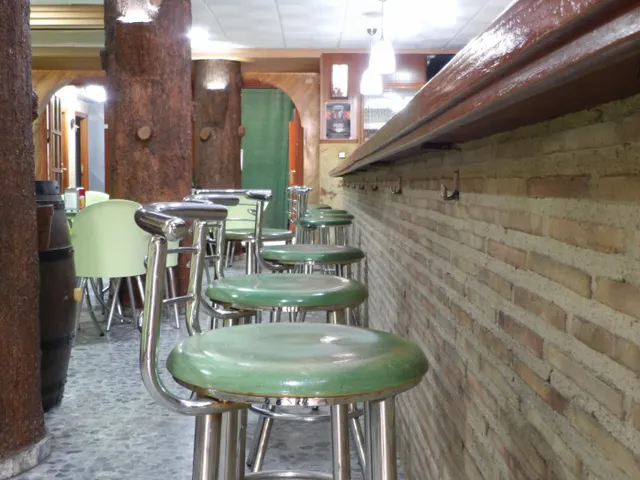 ¿LO TUYO ES LA HOSTELERÍA..?, ESTE ES TU LOCAL - POSIBILIDAD DE OPCIÓN COMPRA — 4