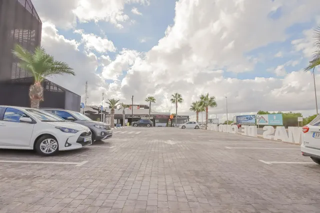 Se alquila por largo tiempo plazas de parking ( garaje ) en lomas de cabo roig ( orihuela costa) — 8