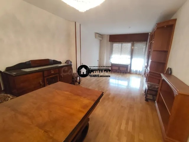 Inmobiliaria tejares vende estupendo piso en zona ensanche — 4
