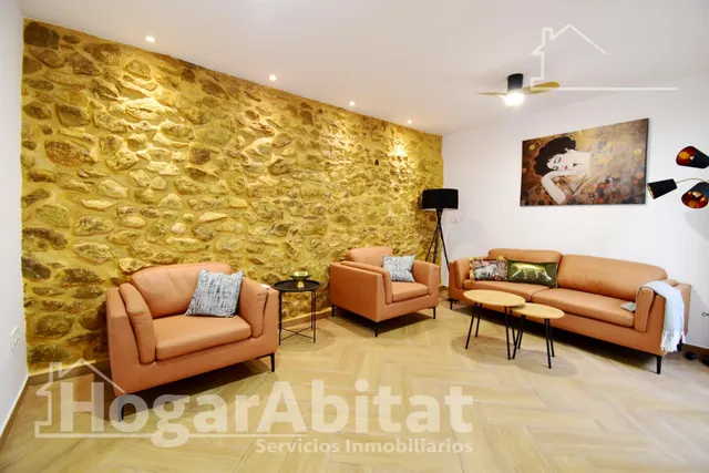 ESPACIOSA CASA SEMIRREFORMADA CON TERRAZA — 7