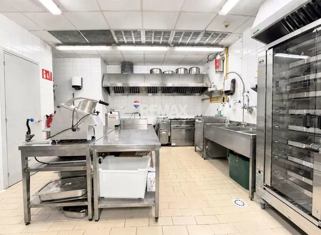 Oportunidad Única: Local comercial. Rostisseria equipada en Venta en Flaçà, Girona. A un paso de la Estación de Tren. — 21