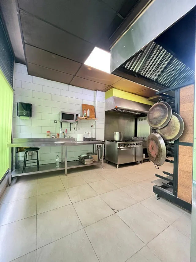 Traspaso de local Restaurante en calle Peatonal — 13
