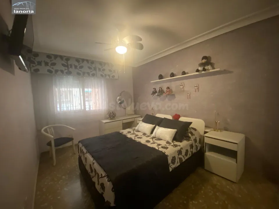 Grupo la Noria VENDE amplio piso SIN ascensor. 4 hab, 2 Baños. Completamente AMUEBLADO y EQUIPADO.
