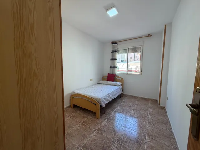 Piso amplio y muy luminoso con ascensor y comunidad incluidos – 800 €/mes (posibilidad de plaza de garaje en el mismo edificio por 50€ mas al mes) — 22