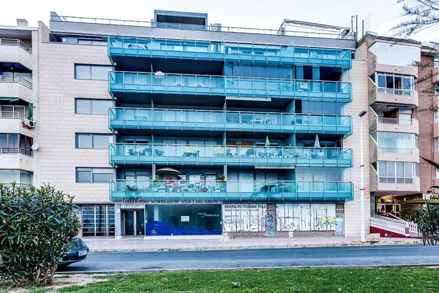 Amplio piso de 99 m2 en edificio con conserje y piscina — 12
