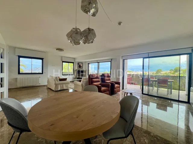CHALET INDEPENDIENTE COMPLETAMENTE REFORMADO CON PISCINA, GARAJE Y VISTAS DESPEJADAS — 42