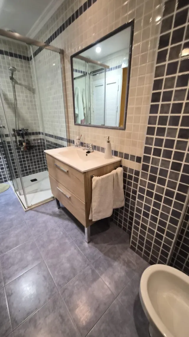 Vivienda unifamiliar de 3 plantas con jardín, terrazas y garaje en Algeciras — 8