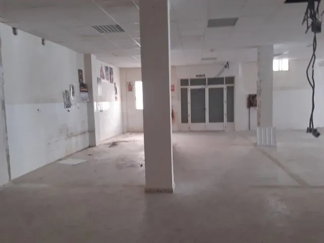Local comercial en esquina — 10