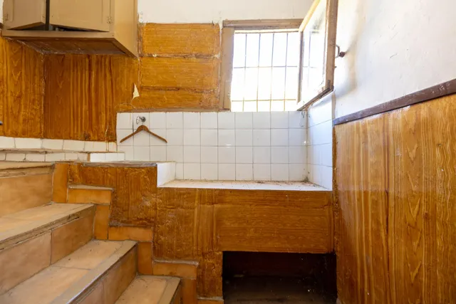 Casa para reformar en el centro de Lanjarón con gran potencial de inversión — 31