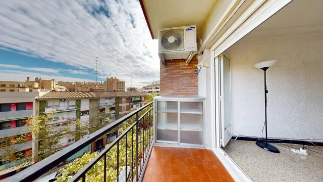 Piso de 65m2. Distribuido en tres dormitorios, salón con terraza, cocina con galería y baño — 12